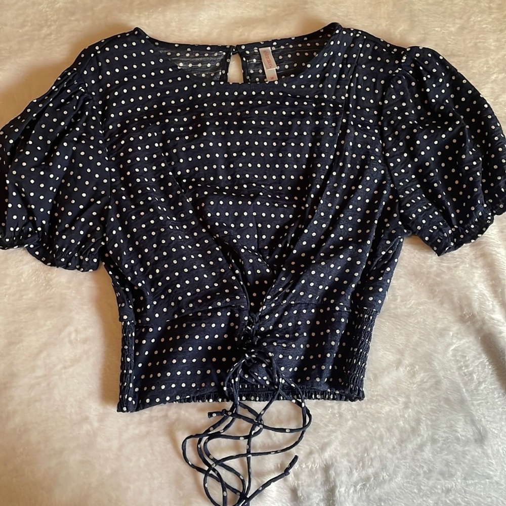 Polka dot cropped shirt